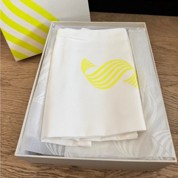 NWT The Icon Heel from SNEEX size 9 Color, Sand - Picture 9 of 11